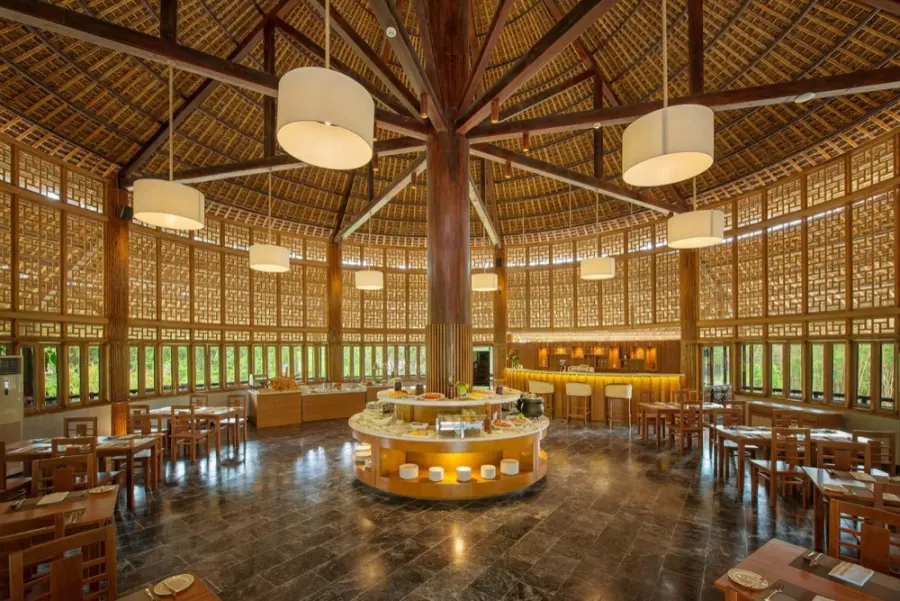 Alba 餐廳的木構圓頂用餐空間